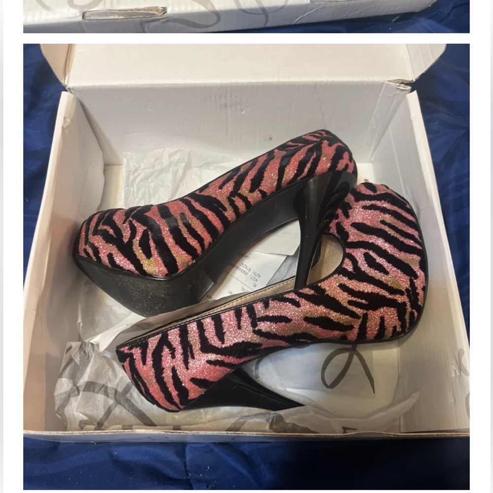 Shi by journeys heels